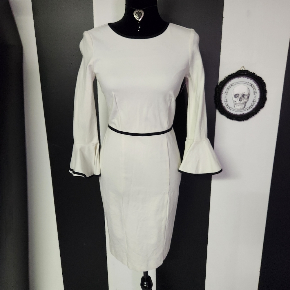 Tulip bellsleeve ribkoff dress